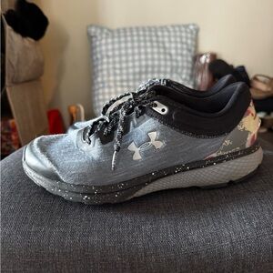 Under Armour Women's Black and Gray Athletic Shoes